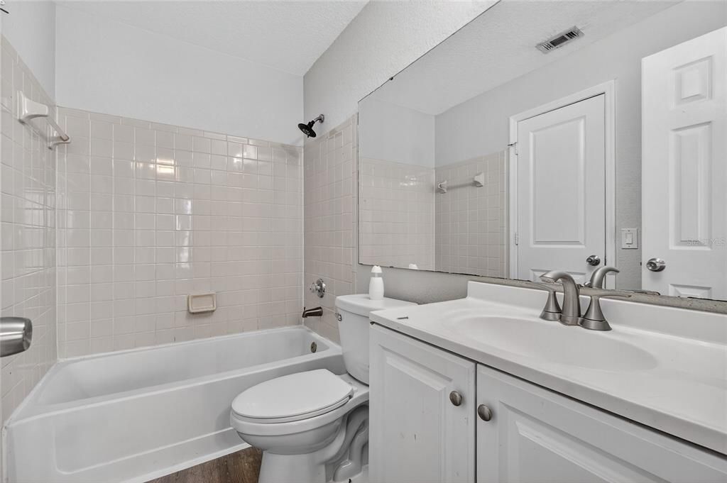 Activo con contrato: $175,000 (2 camas, 2 baños, 1130 Pies cuadrados)