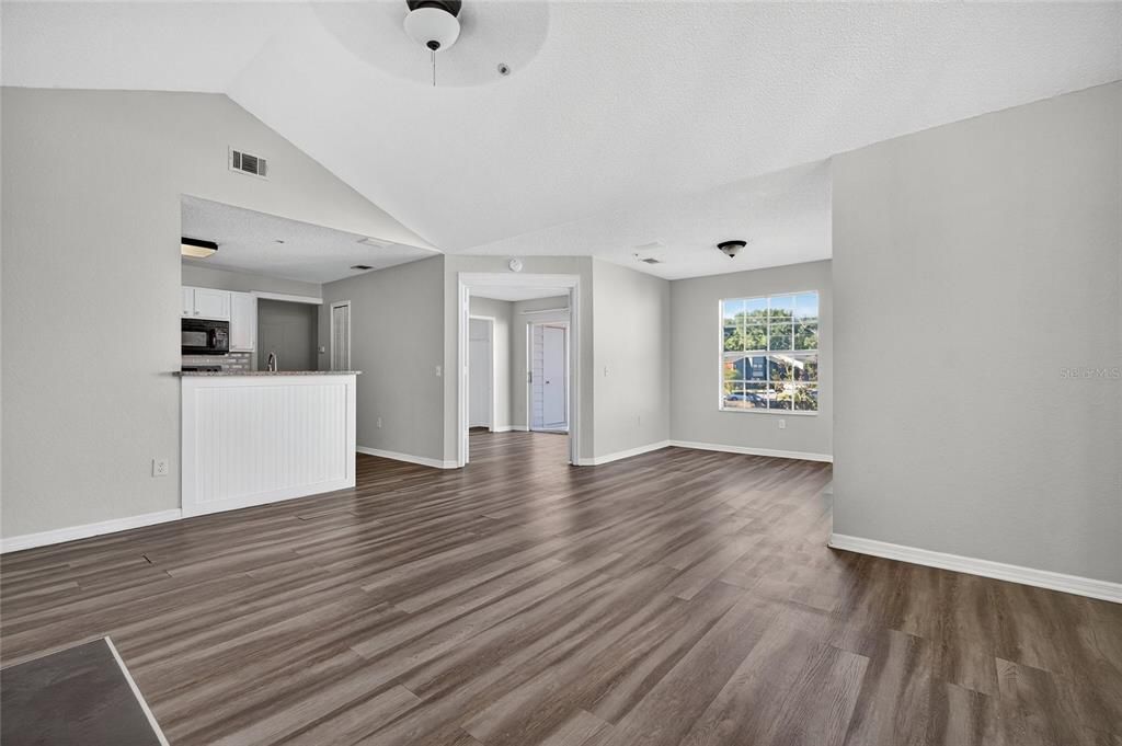 Activo con contrato: $175,000 (2 camas, 2 baños, 1130 Pies cuadrados)