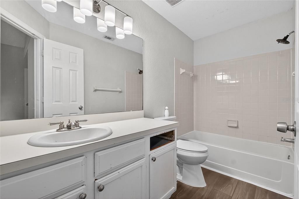 Activo con contrato: $175,000 (2 camas, 2 baños, 1130 Pies cuadrados)