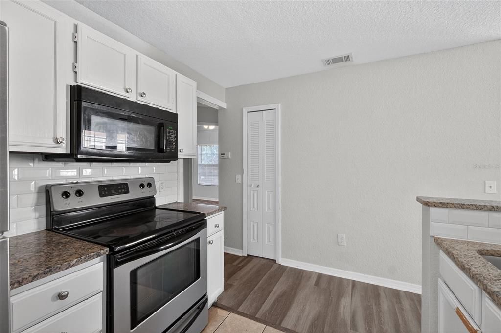 Activo con contrato: $175,000 (2 camas, 2 baños, 1130 Pies cuadrados)