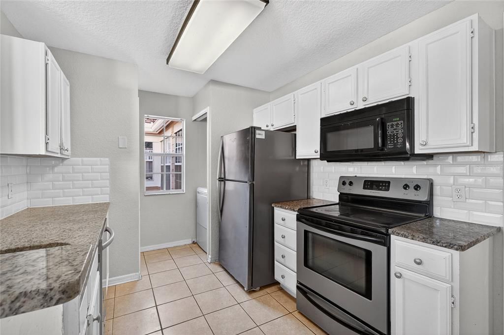 Activo con contrato: $175,000 (2 camas, 2 baños, 1130 Pies cuadrados)