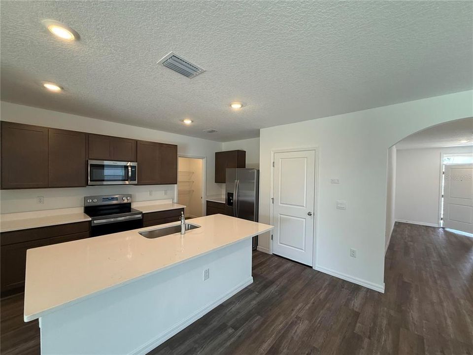 В аренду: $2,900 (5 спален, 3 ванн, 2453 Квадратных фут)