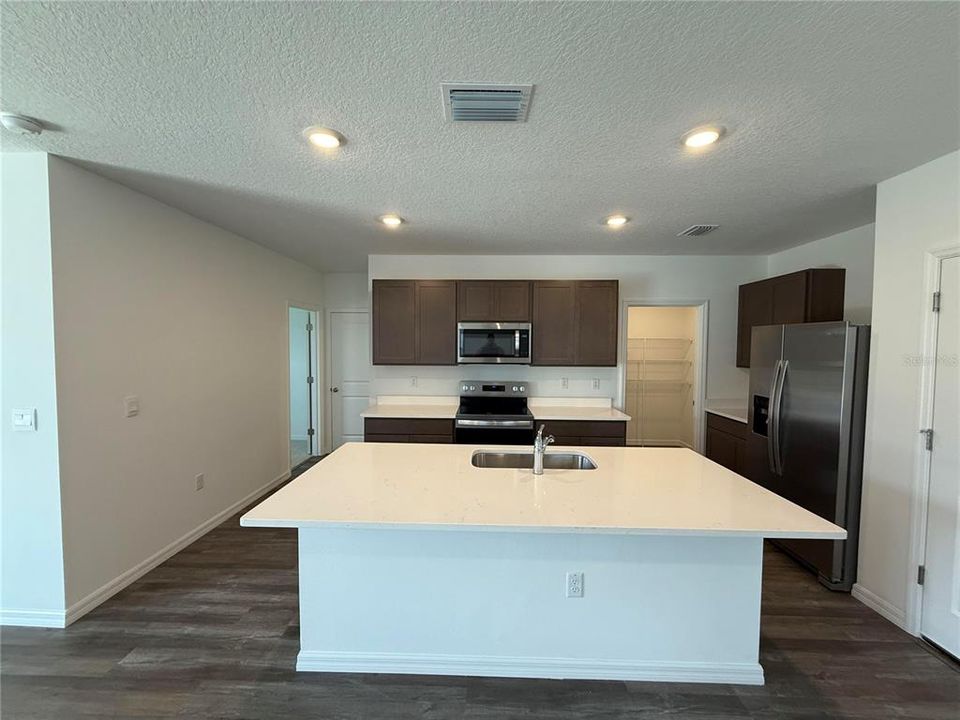 В аренду: $2,900 (5 спален, 3 ванн, 2453 Квадратных фут)