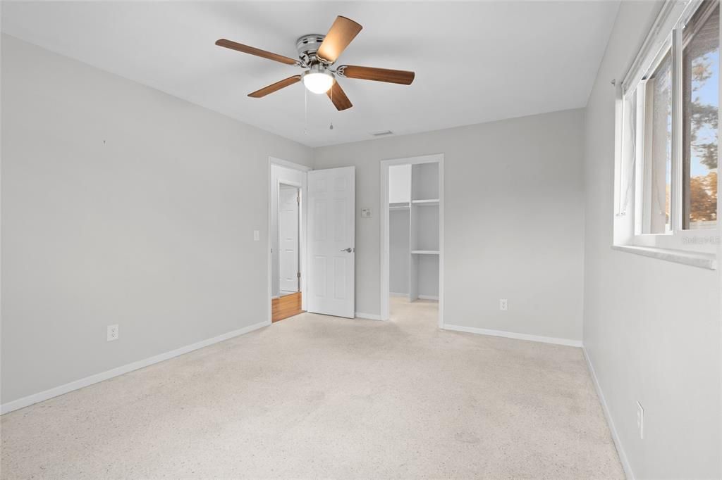 待售: $450,000 (4 贝兹, 2 浴室, 1452 平方英尺)