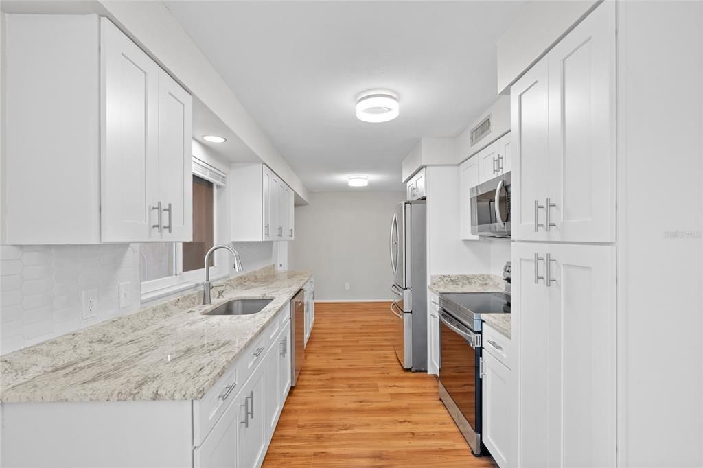 待售: $450,000 (4 贝兹, 2 浴室, 1452 平方英尺)