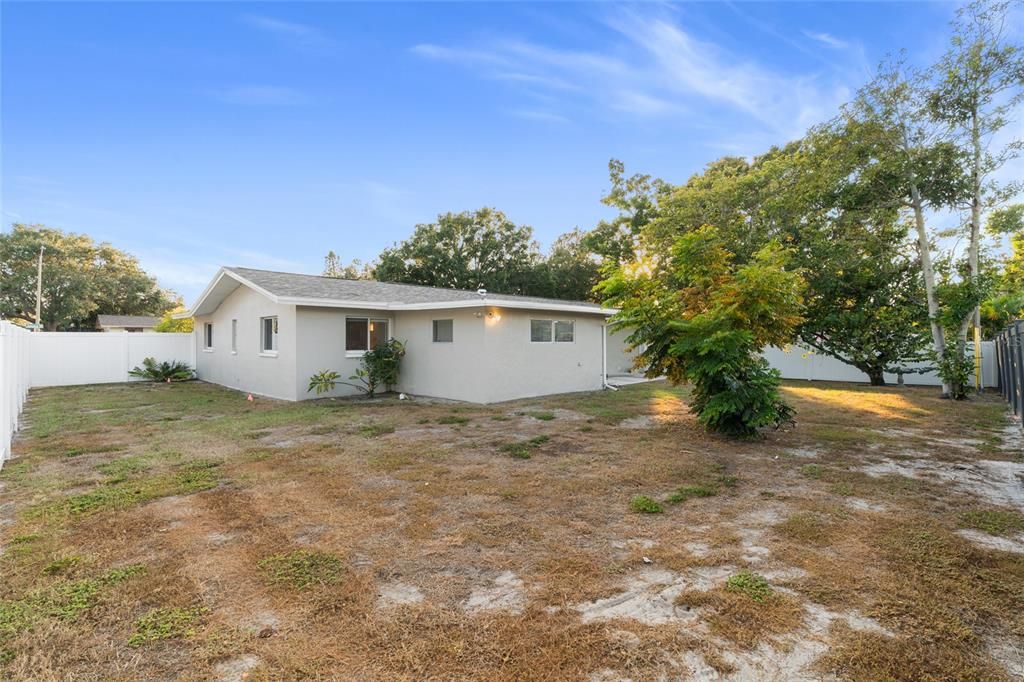 待售: $450,000 (4 贝兹, 2 浴室, 1452 平方英尺)