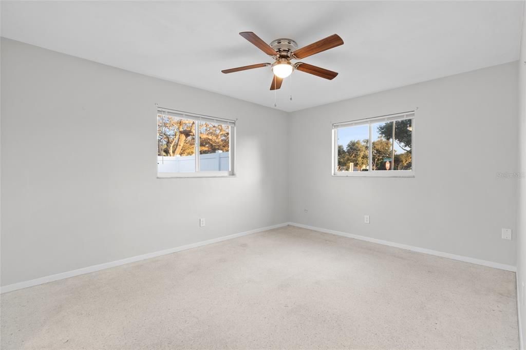 待售: $450,000 (4 贝兹, 2 浴室, 1452 平方英尺)