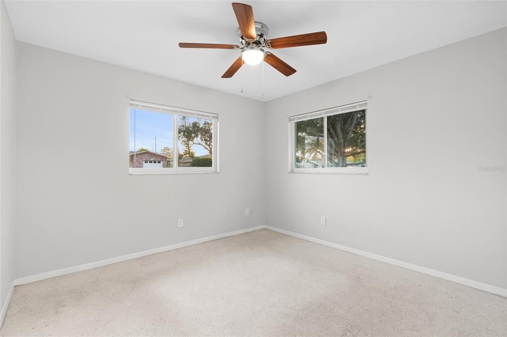 待售: $450,000 (4 贝兹, 2 浴室, 1452 平方英尺)