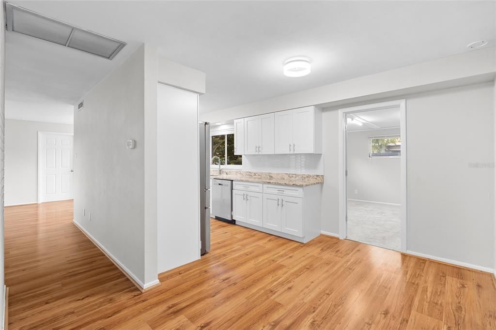 待售: $450,000 (4 贝兹, 2 浴室, 1452 平方英尺)