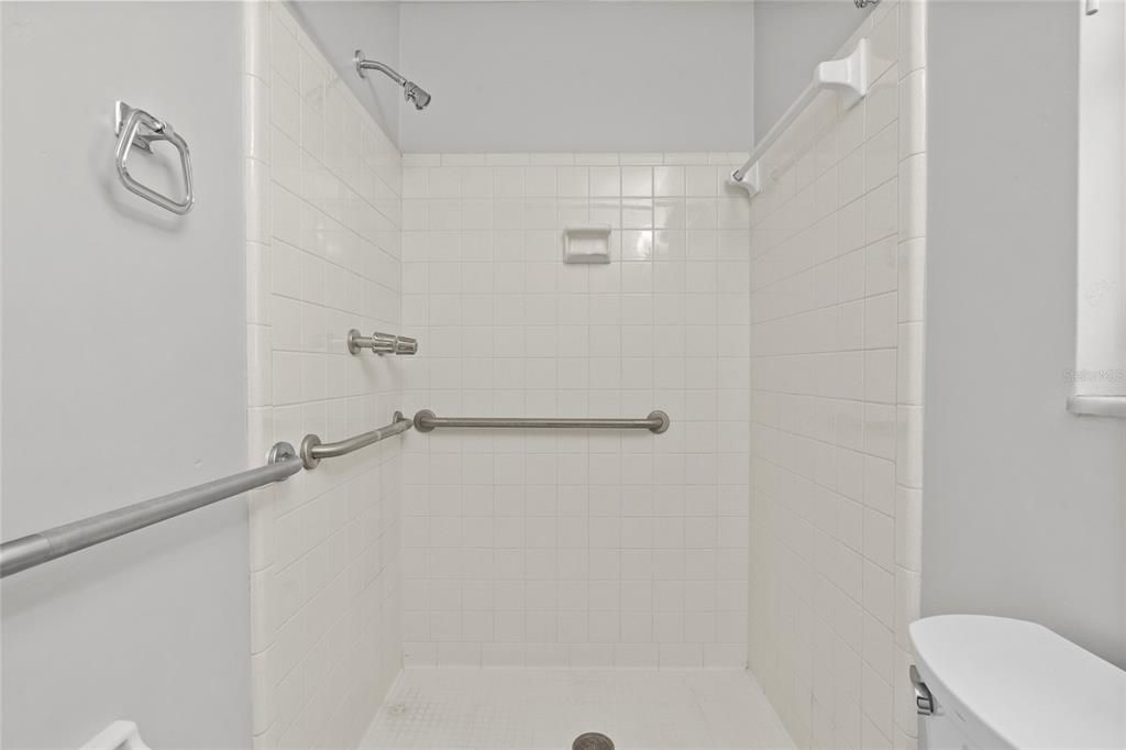 待售: $450,000 (4 贝兹, 2 浴室, 1452 平方英尺)