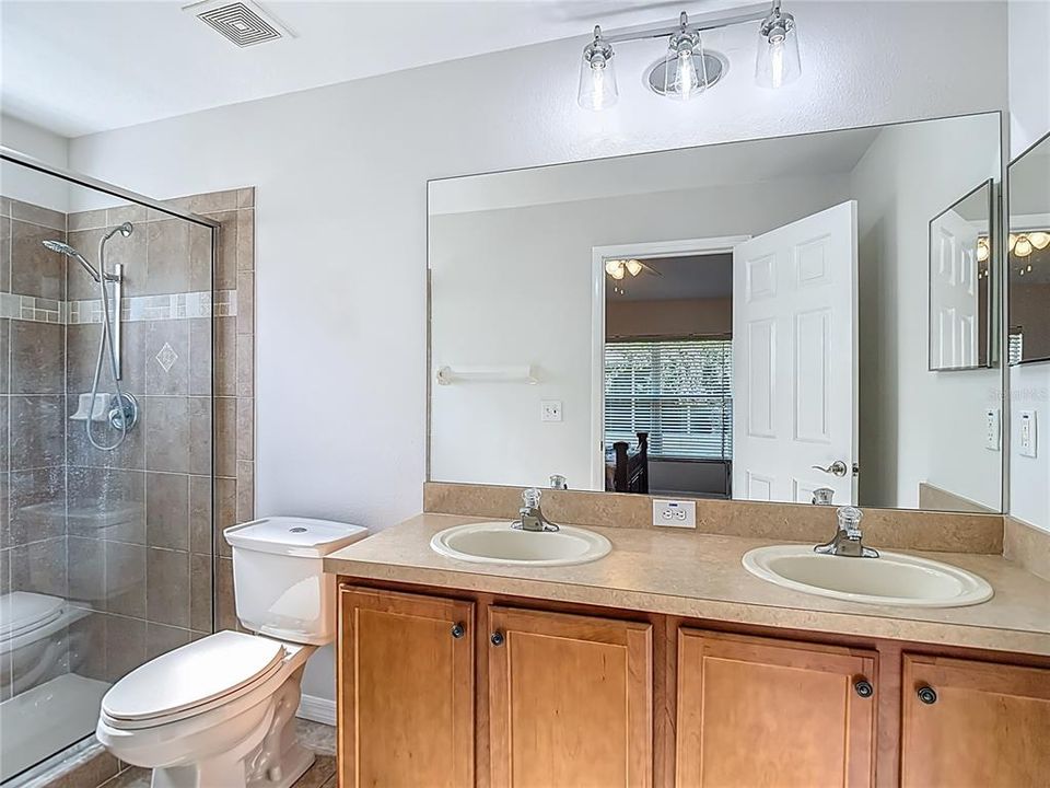 En Venta: $304,900 (3 camas, 2 baños, 1390 Pies cuadrados)