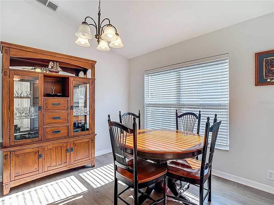 En Venta: $304,900 (3 camas, 2 baños, 1390 Pies cuadrados)