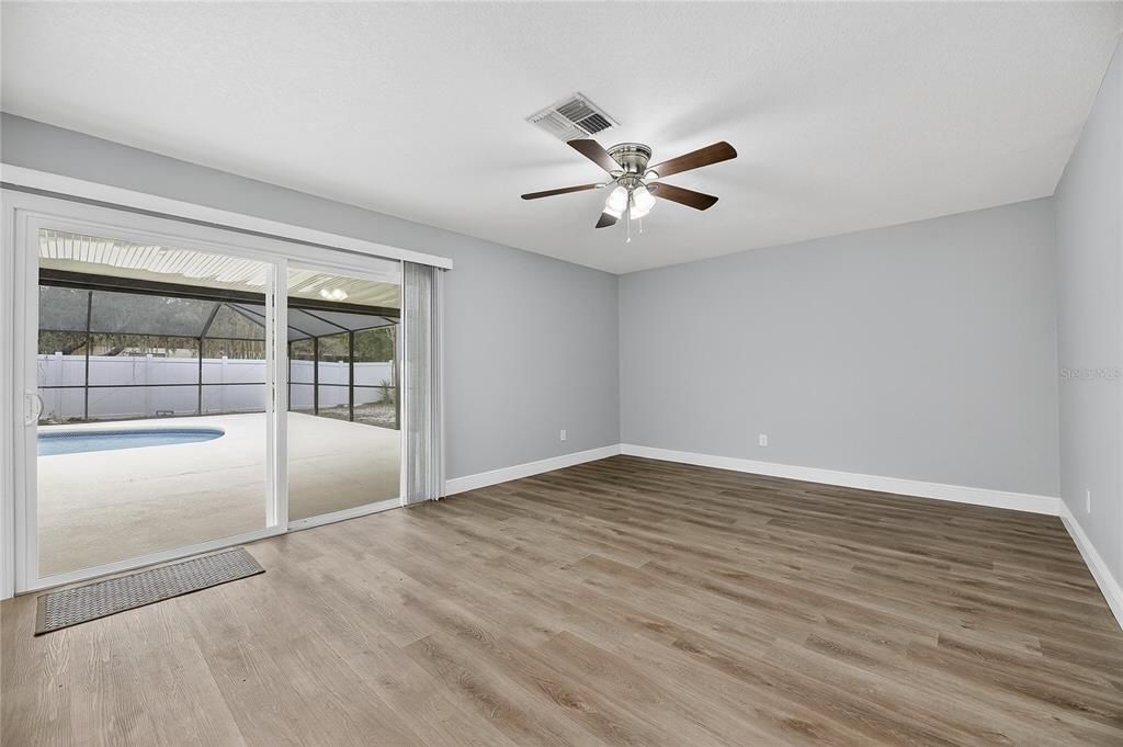 出租: $3,200 (4 贝兹, 2 浴室, 2074 平方英尺)