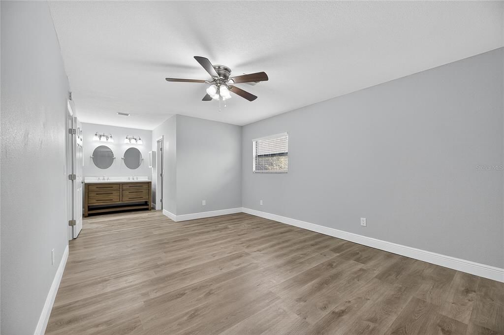 出租: $3,200 (4 贝兹, 2 浴室, 2074 平方英尺)