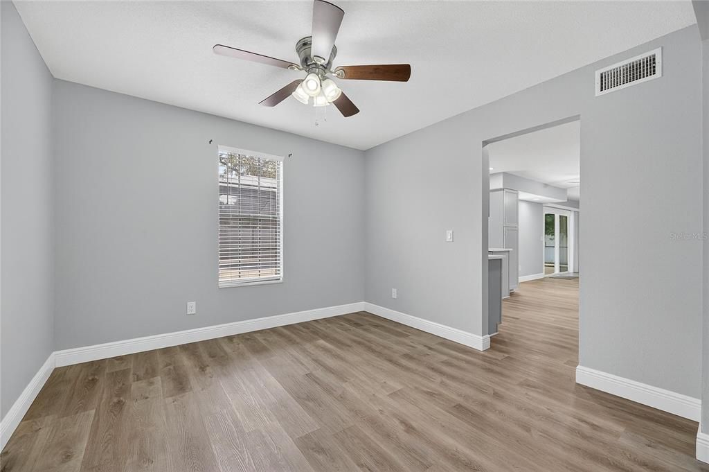 出租: $3,200 (4 贝兹, 2 浴室, 2074 平方英尺)