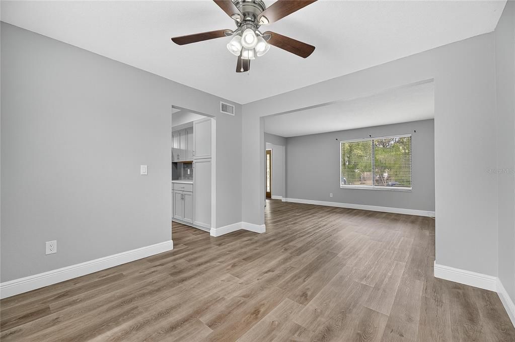 出租: $3,200 (4 贝兹, 2 浴室, 2074 平方英尺)