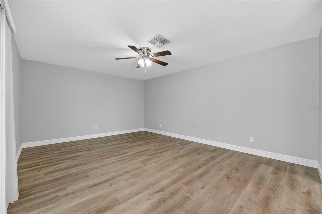 出租: $3,200 (4 贝兹, 2 浴室, 2074 平方英尺)