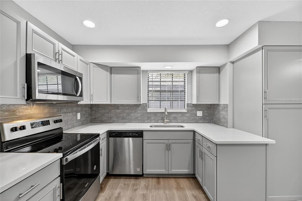 出租: $3,200 (4 贝兹, 2 浴室, 2074 平方英尺)