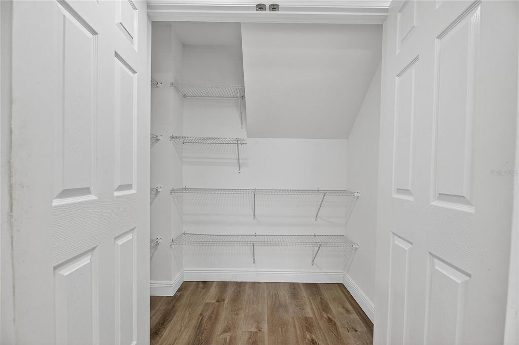 出租: $3,200 (4 贝兹, 2 浴室, 2074 平方英尺)