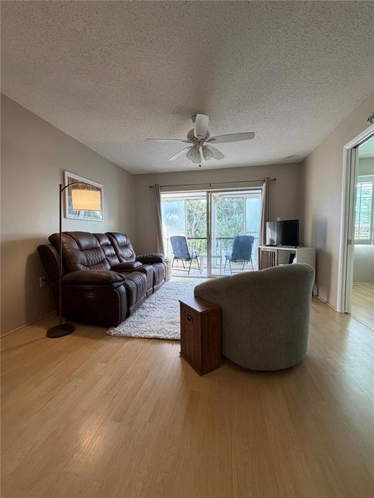 Active With Contract: $110,000 (2 beds, 2 baths, 902 Square Feet)