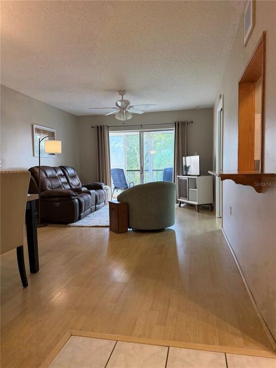 Active With Contract: $110,000 (2 beds, 2 baths, 902 Square Feet)