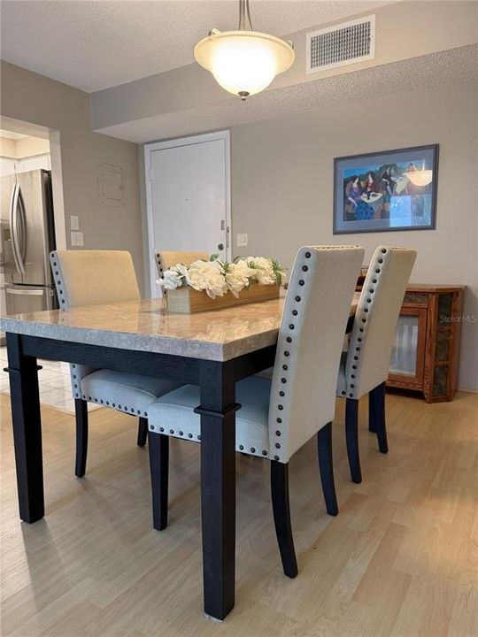 Active With Contract: $110,000 (2 beds, 2 baths, 902 Square Feet)