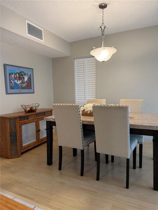 Active With Contract: $110,000 (2 beds, 2 baths, 902 Square Feet)