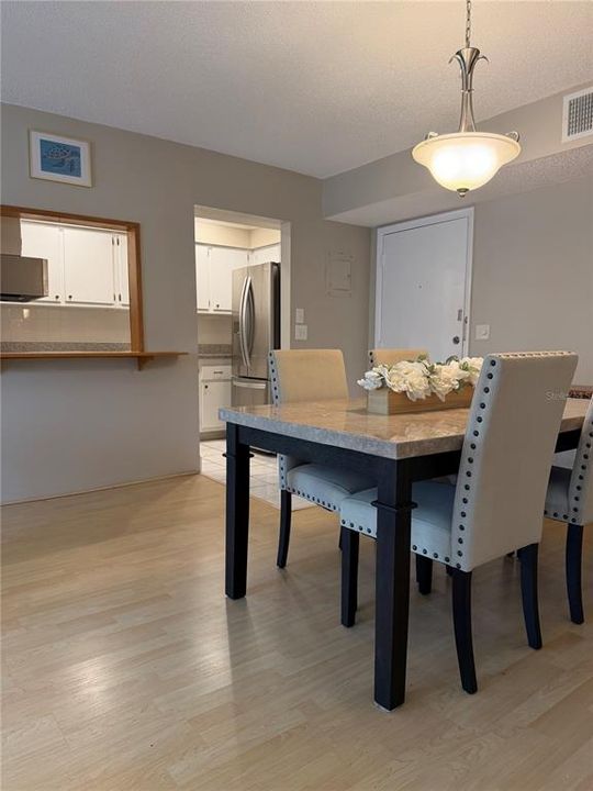 Active With Contract: $110,000 (2 beds, 2 baths, 902 Square Feet)