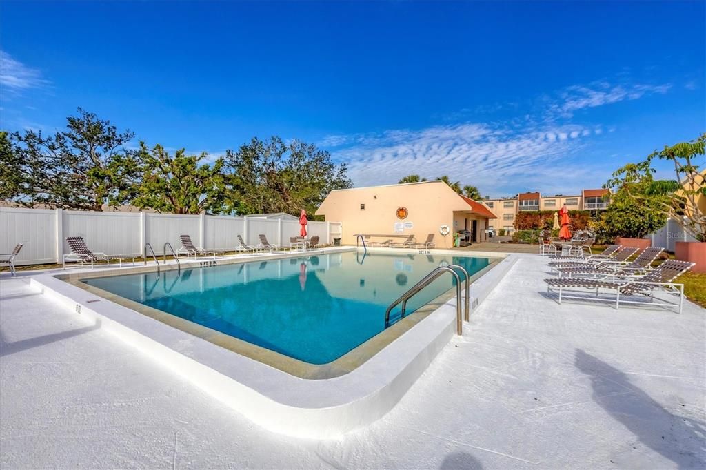 Active With Contract: $110,000 (2 beds, 2 baths, 902 Square Feet)