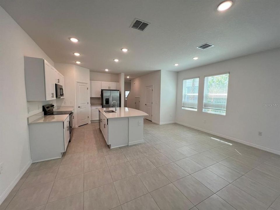 For Rent: $2,100 (3 beds, 2 baths, 1616 Square Feet)