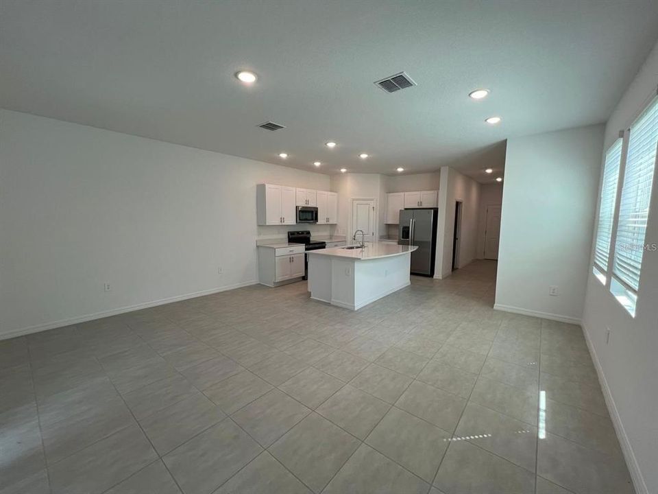 For Rent: $2,100 (3 beds, 2 baths, 1616 Square Feet)