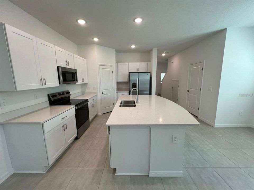 For Rent: $2,100 (3 beds, 2 baths, 1616 Square Feet)