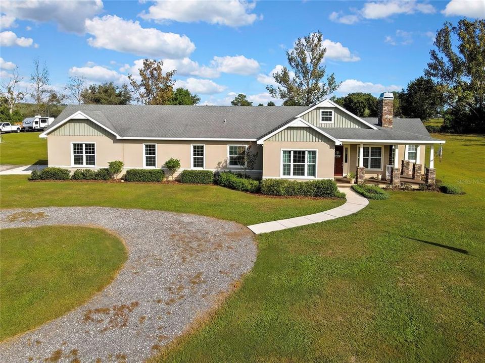 For Sale: $999,999 (4 beds, 3 baths, 2616 Square Feet)