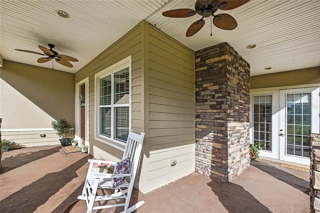 For Sale: $999,999 (4 beds, 3 baths, 2616 Square Feet)