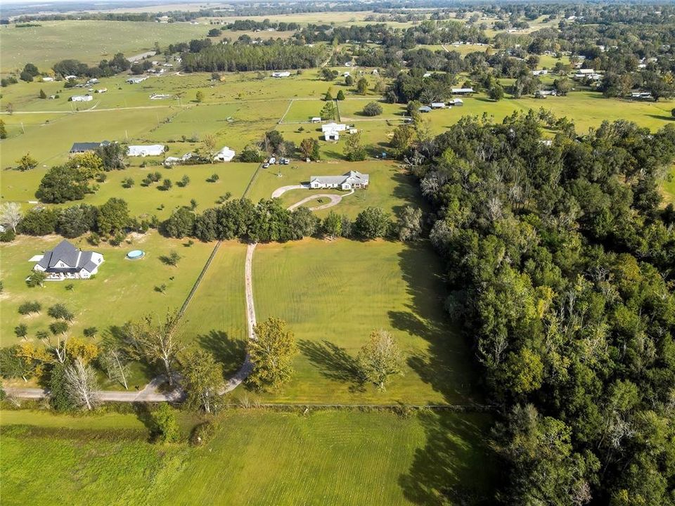 For Sale: $999,999 (4 beds, 3 baths, 2616 Square Feet)