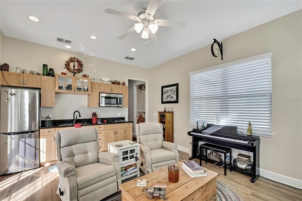 For Sale: $999,999 (4 beds, 3 baths, 2616 Square Feet)