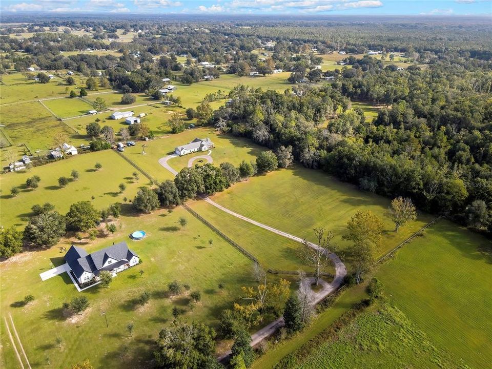 For Sale: $999,999 (4 beds, 3 baths, 2616 Square Feet)