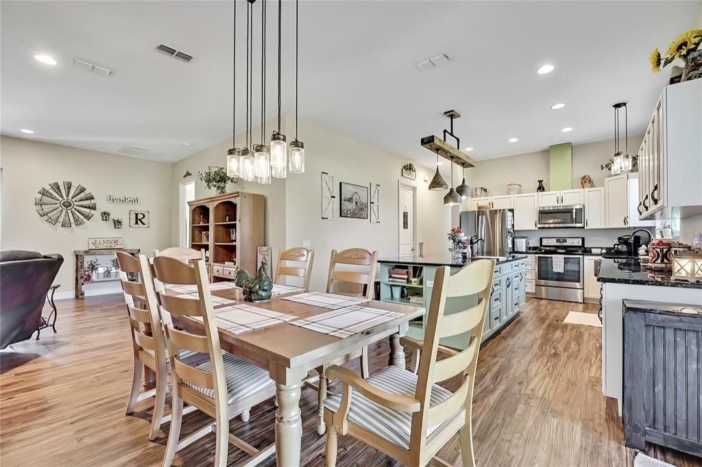 For Sale: $999,999 (4 beds, 3 baths, 2616 Square Feet)