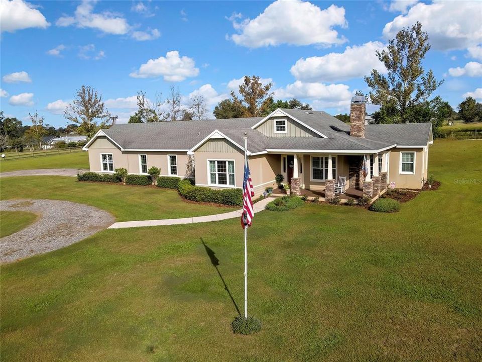 For Sale: $999,999 (4 beds, 3 baths, 2616 Square Feet)