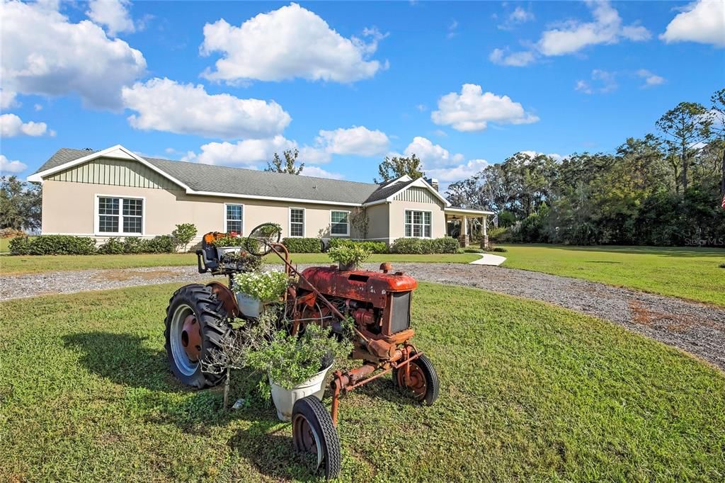 For Sale: $999,999 (4 beds, 3 baths, 2616 Square Feet)