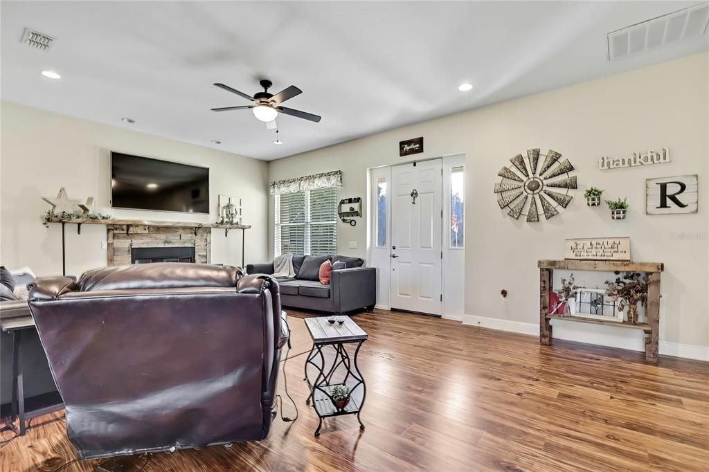 For Sale: $999,999 (4 beds, 3 baths, 2616 Square Feet)