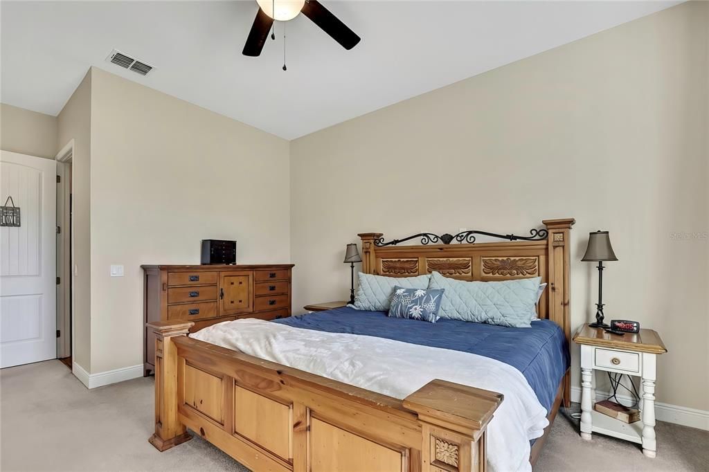 For Sale: $999,999 (4 beds, 3 baths, 2616 Square Feet)