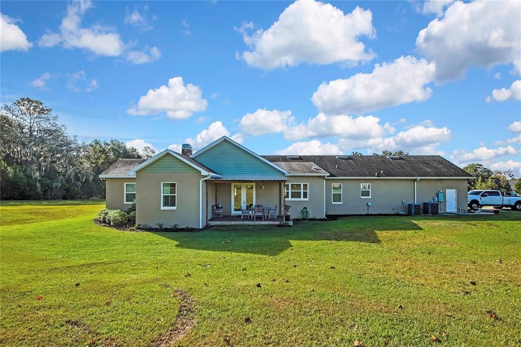 For Sale: $999,999 (4 beds, 3 baths, 2616 Square Feet)