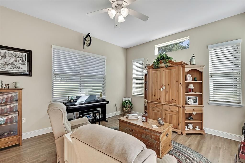 For Sale: $999,999 (4 beds, 3 baths, 2616 Square Feet)