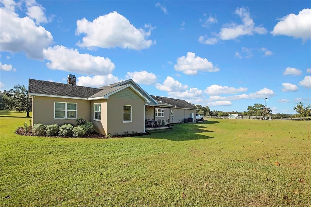 For Sale: $999,999 (4 beds, 3 baths, 2616 Square Feet)