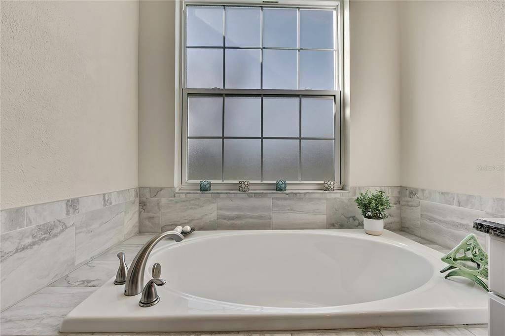 For Sale: $999,999 (4 beds, 3 baths, 2616 Square Feet)