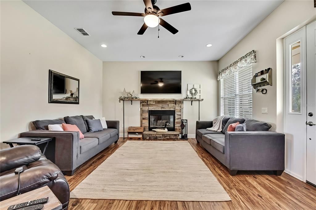 For Sale: $999,999 (4 beds, 3 baths, 2616 Square Feet)