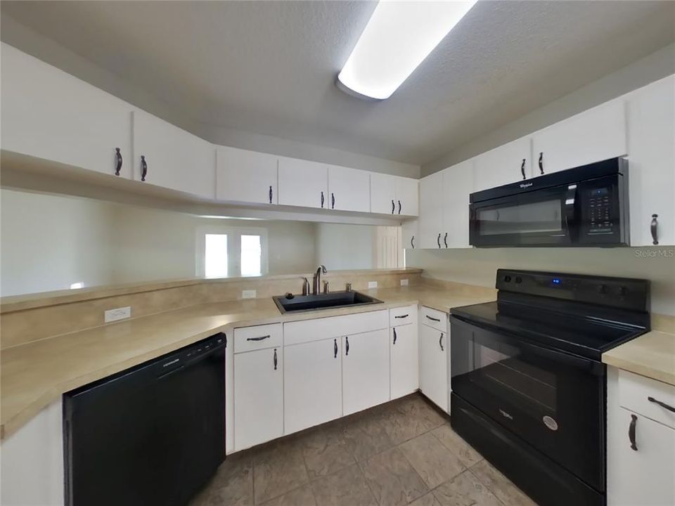 出租: $2,059 (3 贝兹, 2 浴室, 1639 平方英尺)