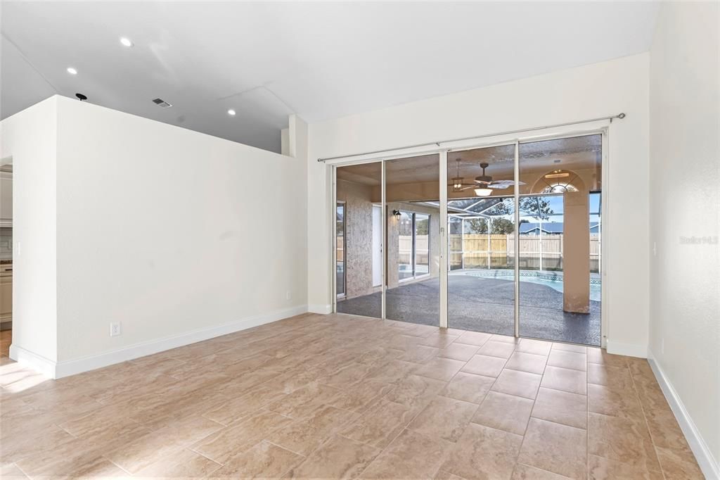 出租: $3,500 (3 贝兹, 2 浴室, 1918 平方英尺)