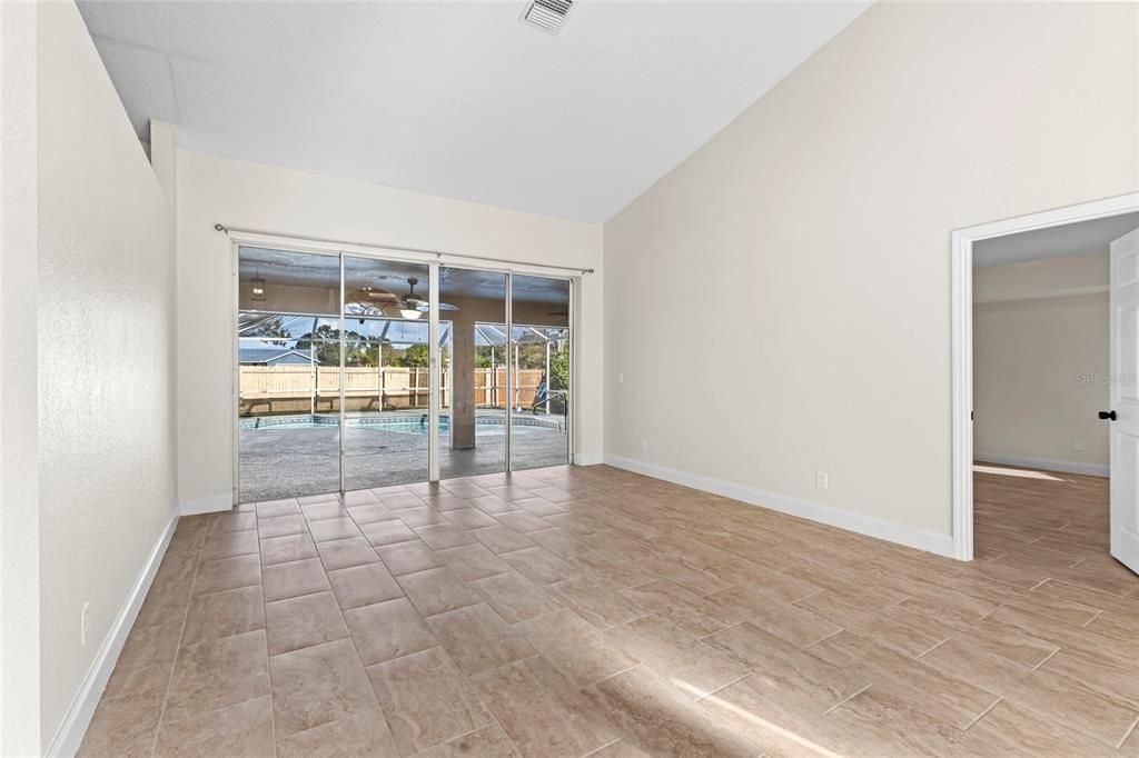 出租: $3,500 (3 贝兹, 2 浴室, 1918 平方英尺)